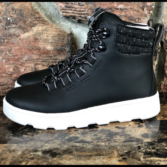 NEW Clarks Women's Step Explore High Booties - Picture 2 of 14